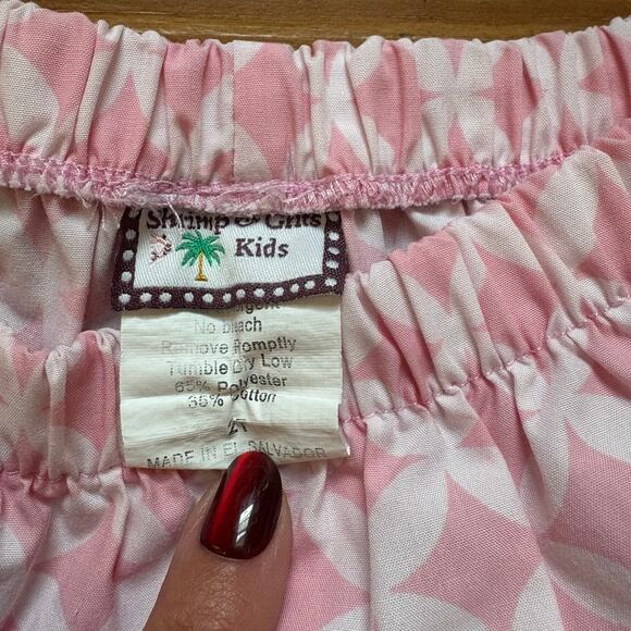 Shrimp & Grits Kids pink geometric ruffle trim girls shorts SIZE 2T - Picture 3 of 4